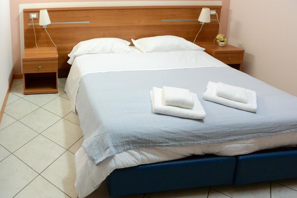Albergo Meuble Abatjour 만토바 외부 사진