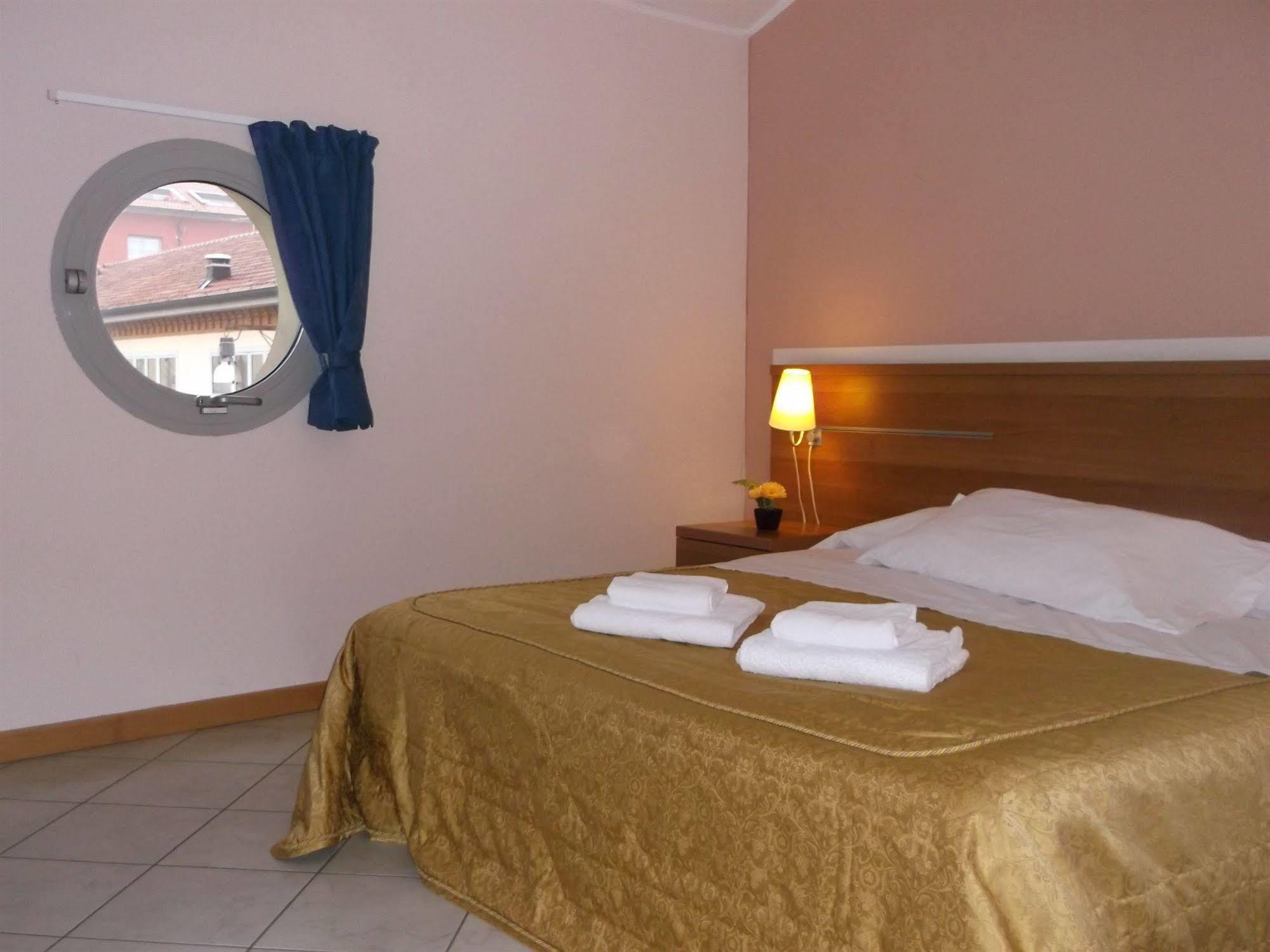 Albergo Meuble Abatjour 만토바 외부 사진