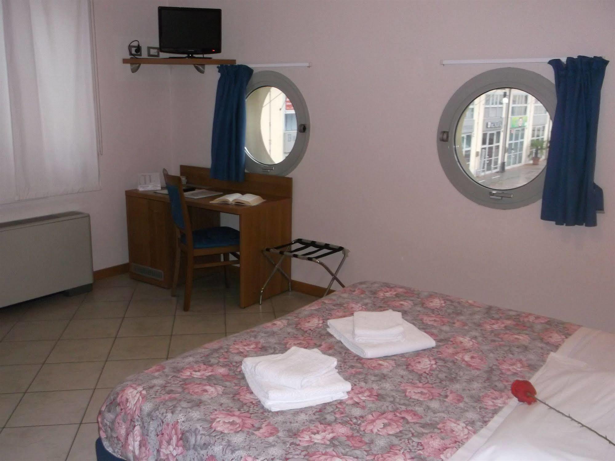 Albergo Meuble Abatjour 만토바 외부 사진